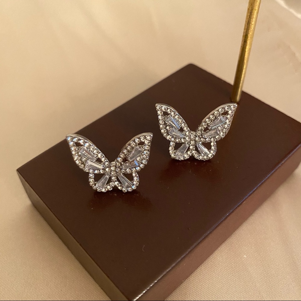 𝙡𝙖𝙨𝙩 𝙤𝙣𝙚⚡️💙 Butterfly Earrings Studs